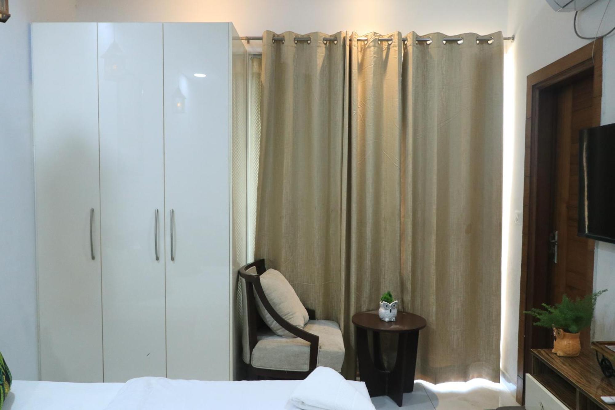 Taj Studios-Serviced Studio Apartment Noida Buitenkant foto